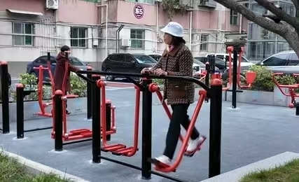 03C95AE6CCBD693770070851358FBE3D