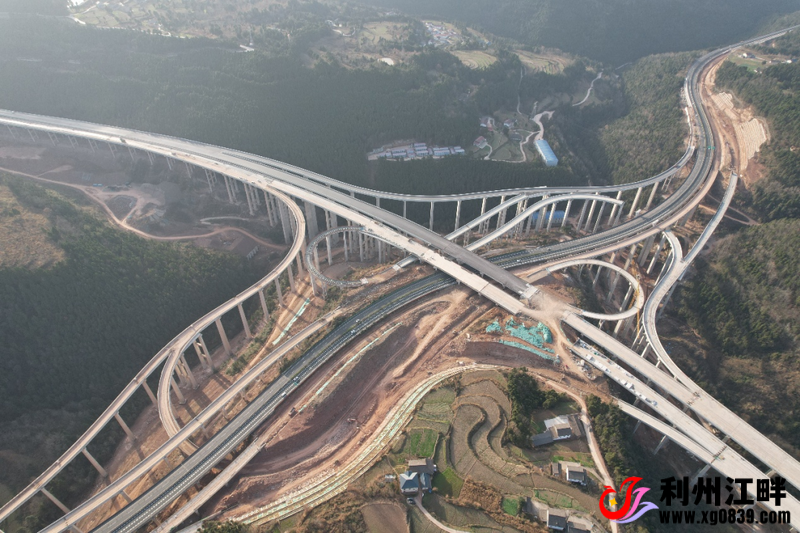 图片[3]-专注于利州本地信息和服务为一体的网站G5京昆高速汉广绵扩容项目关键控制性工程周家河枢纽互通桥梁架设完成